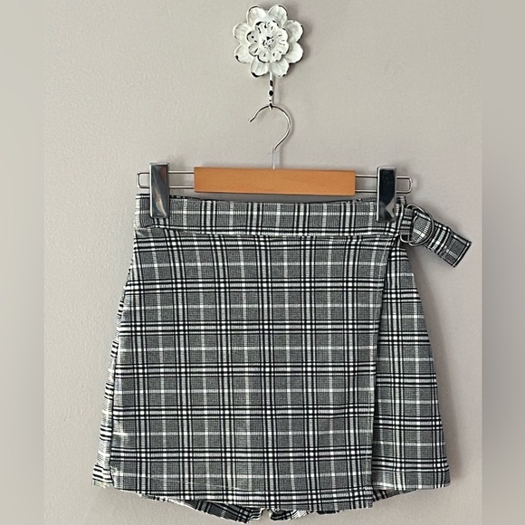 Women’s Hollister Plaid Faux Wrap Ultra High-Rise Mini Skort / Short - Picture 2 of 11